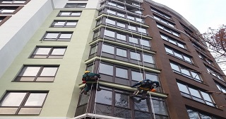 Установка крыши на балкон Усть-Кут цена от 1025 руб. м/2.